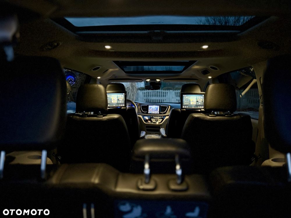 Chrysler Pacifica - 22