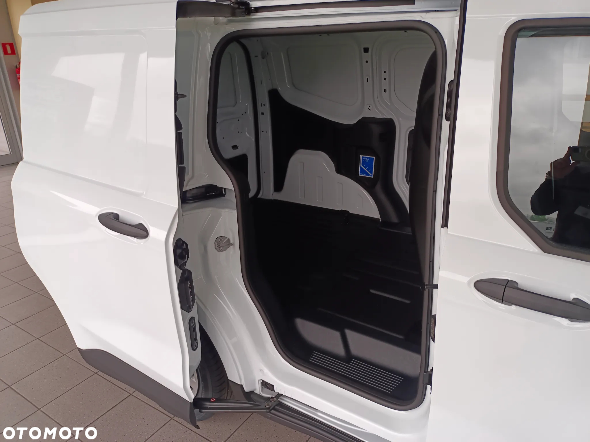 Ford Transit Courier - 8