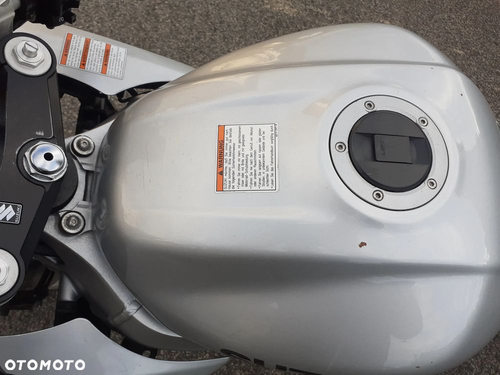 Suzuki SV - 12