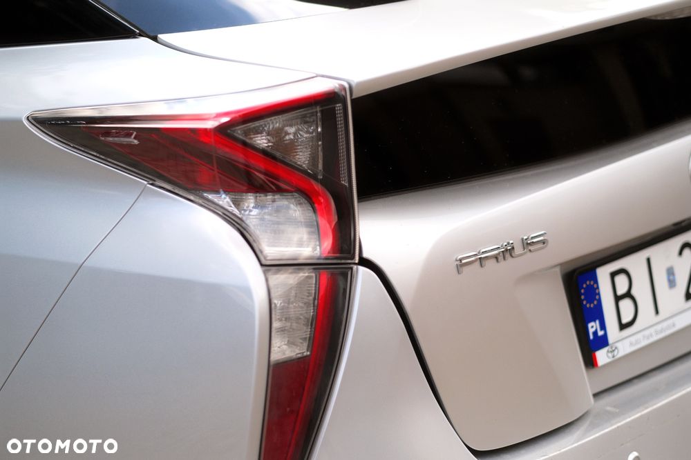 Toyota Prius (Hybrid) Executive - 35
