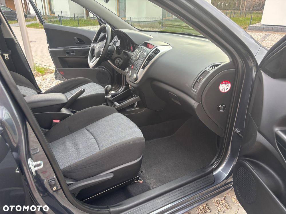 Kia Ceed 1.4 CVVT Spirit - 27
