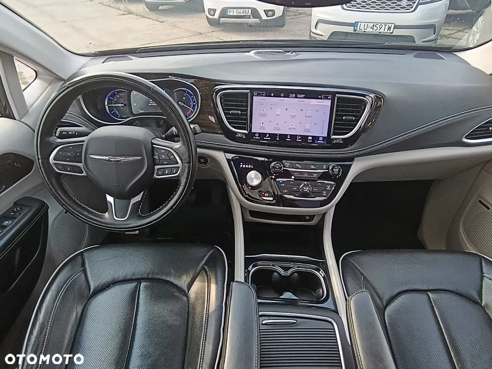 Chrysler Pacifica - 17