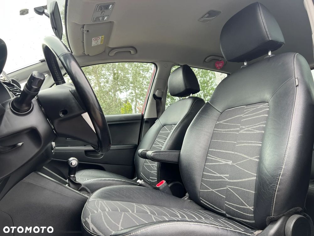 Kia Venga - 15