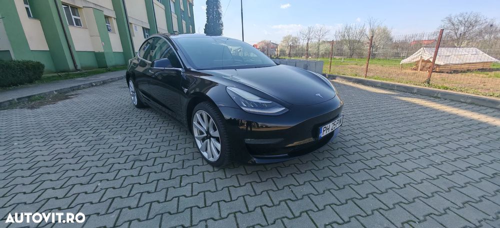Tesla Model 3 - 3