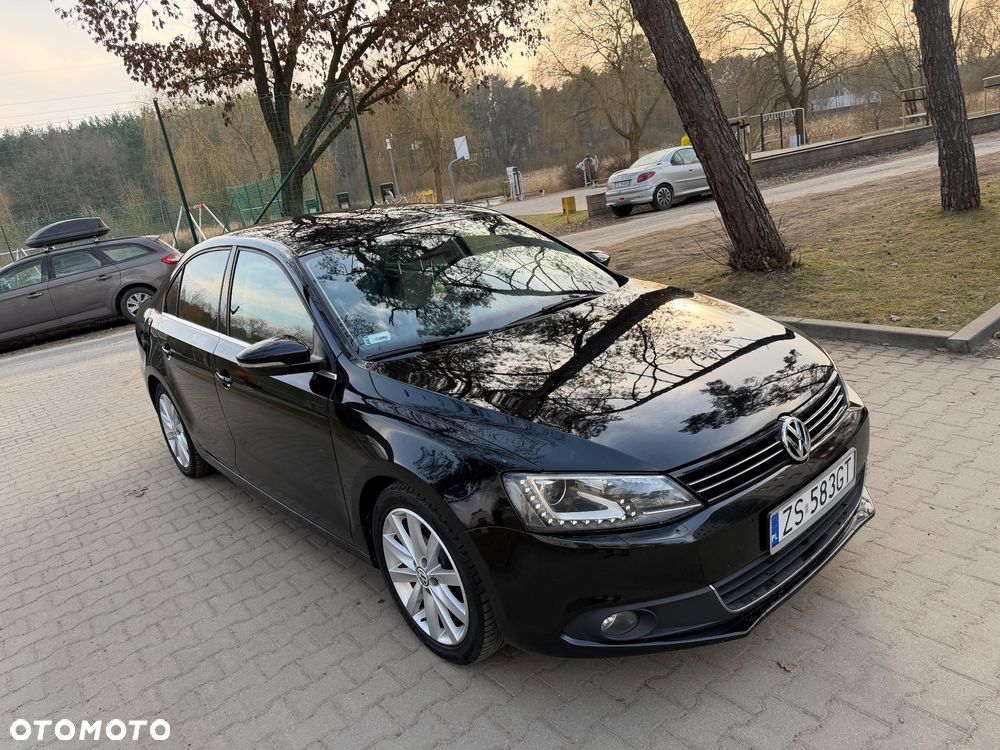 Volkswagen Jetta - 1