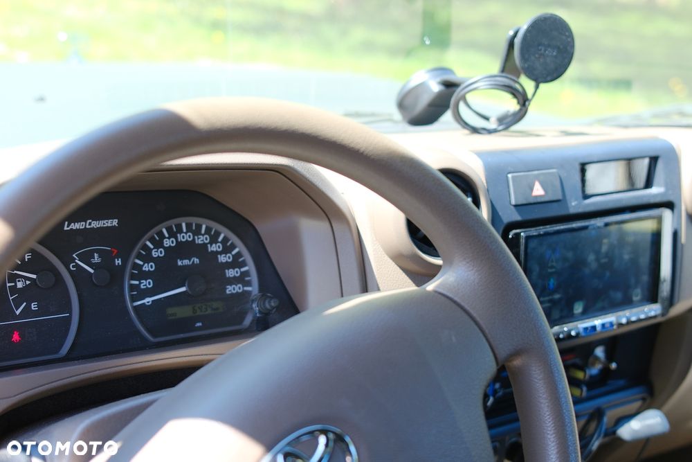Toyota Land Cruiser - 25