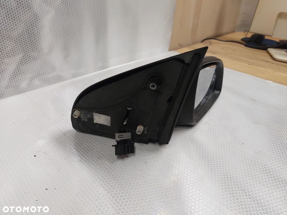 - LUSTERKO ELEKTRYCZNE PRAWE OPEL ASTRA H GTC 3D Z157 SREBRNY 5PIN - 3