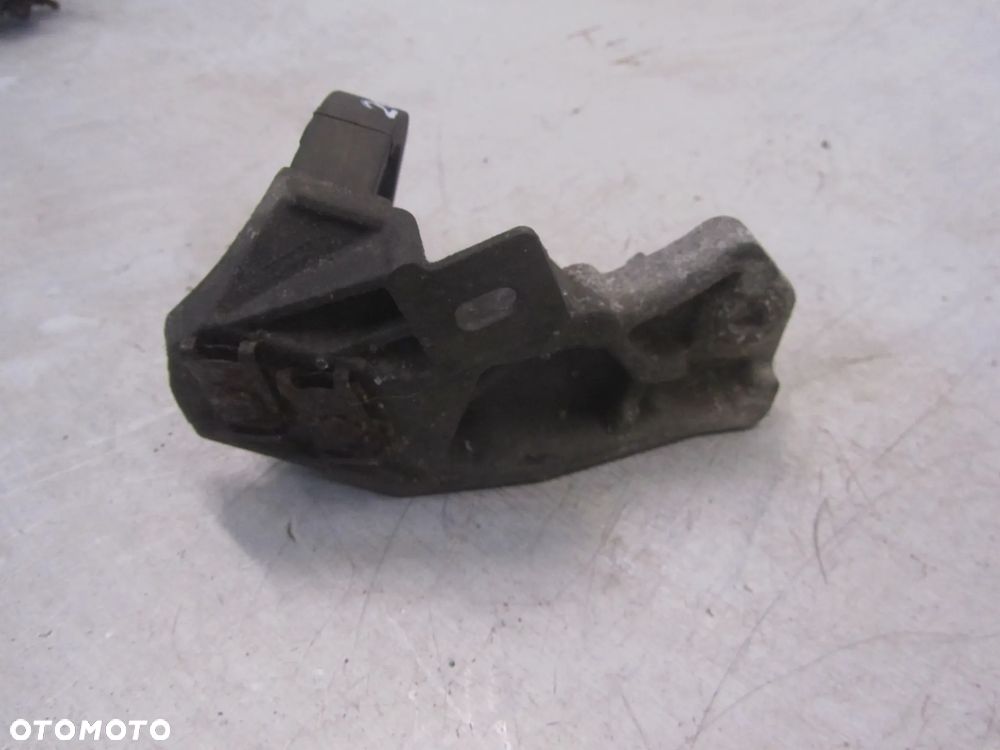 Łapa-Mocowanie Pompki Obiegowej Wody Renault Trafic III-Vivaro B 2014-1.6 - 2