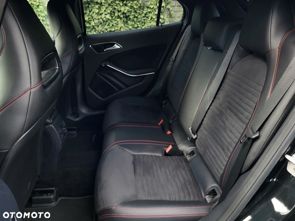 Mercedes-Benz GLA - 15