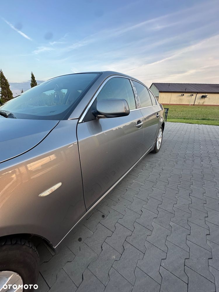 BMW Seria 5 525xd - 24