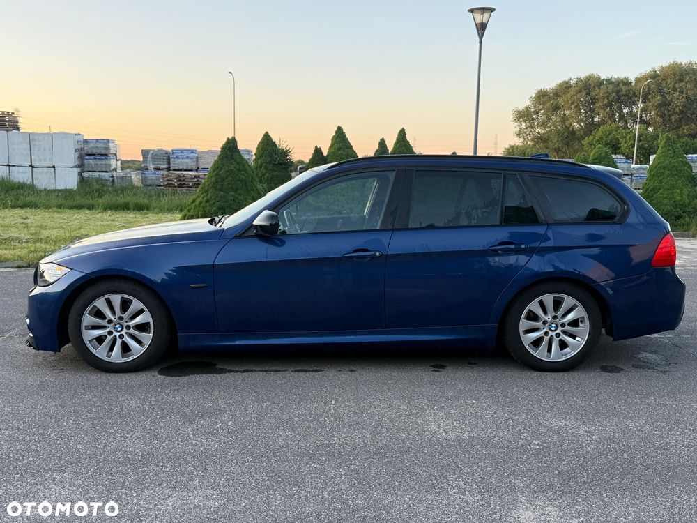 BMW Seria 3 320d xDrive DPF Edition Sport - 4