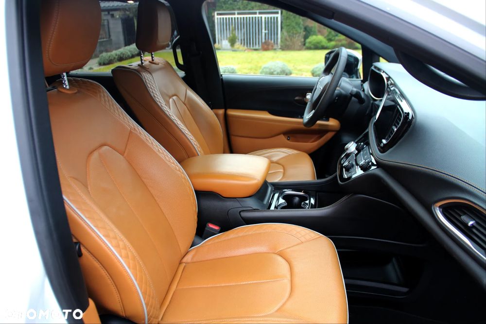 Chrysler Pacifica - 15