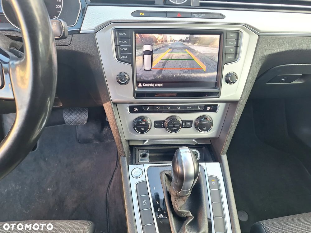 Volkswagen Passat 2.0 TDI SCR DSG Comfortline - 17