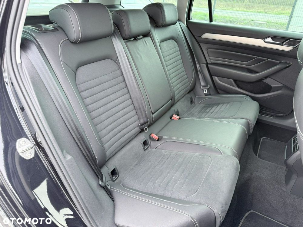 Volkswagen Passat Variant 2.0 TDI 4Mot Elegance DSG - 17