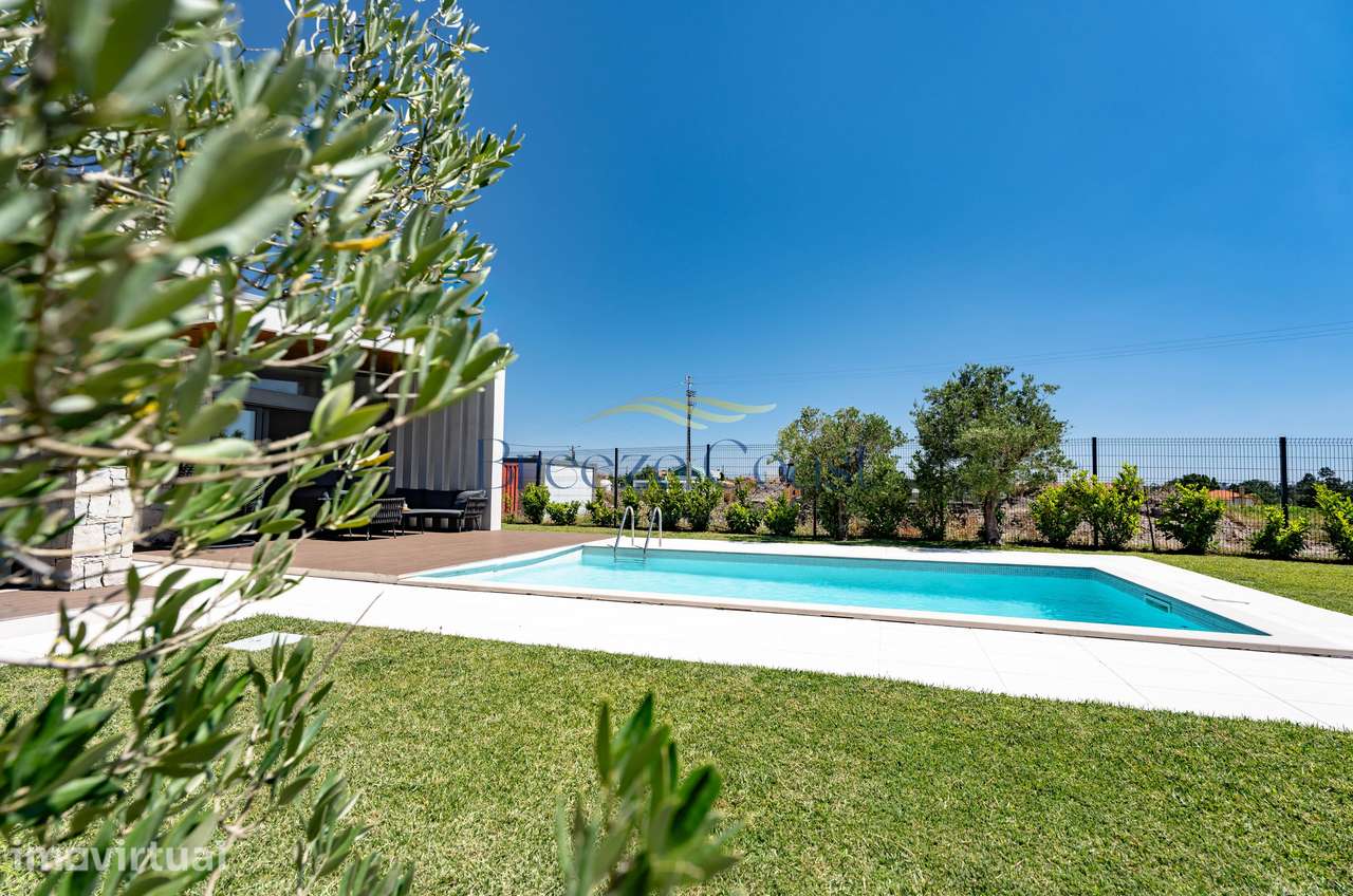 Moradia T4 Contemporânea com Piscina e Vista Desafogada - Grande imagem: 5/38