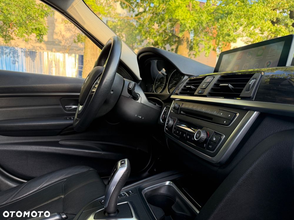BMW Seria 3 330d Sport-Aut Luxury Line - 22
