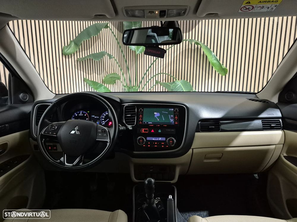 Mitsubishi Outlander 2.2 DI-D Instyle Navi - 21