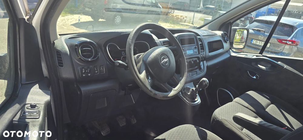 Opel Vivaro - 8