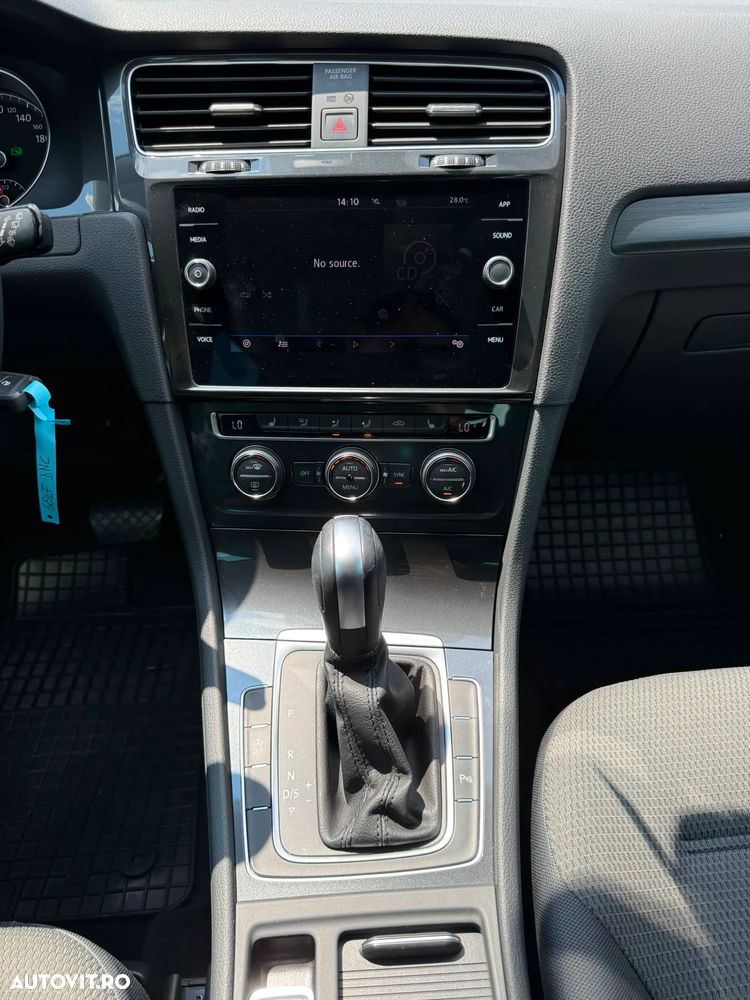 Volkswagen Golf - 8