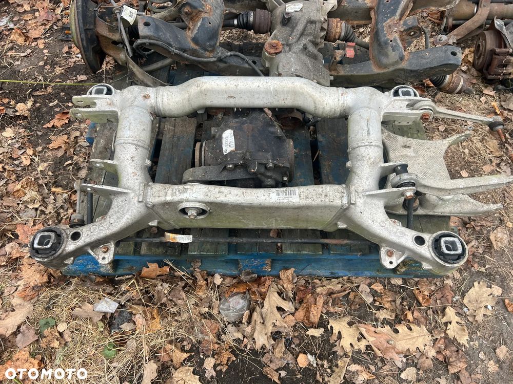 ZAWIESZENIE TYLNE SANKI WÓZEK BMW E60 E61 - 1