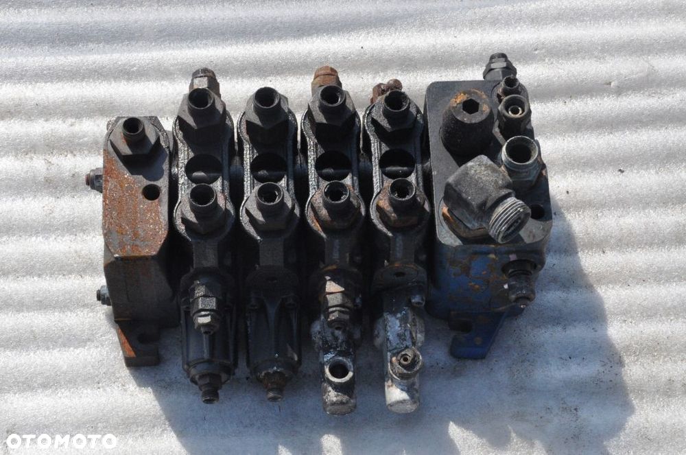 Rozdzielacz JCB 535-95 07260157 - 2