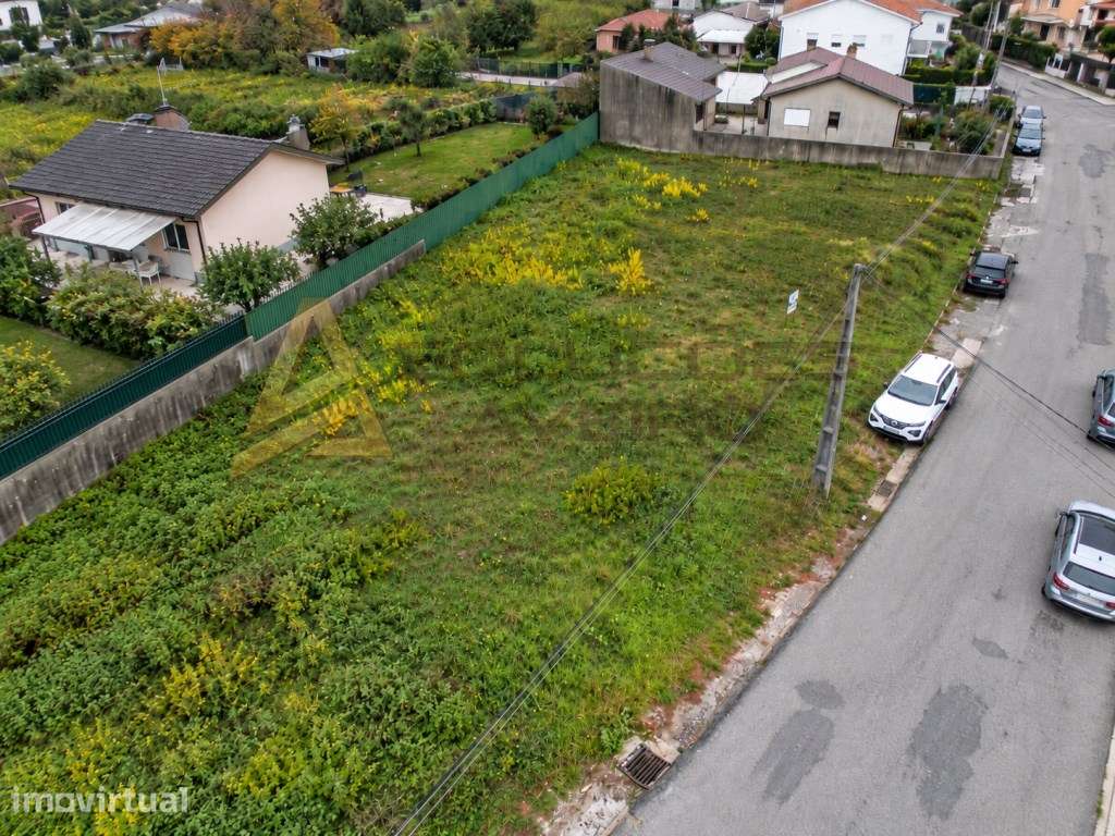 TERRENO URBANIZÁVEL COM 1.240 m² NA TROFA - ÁGUEDA