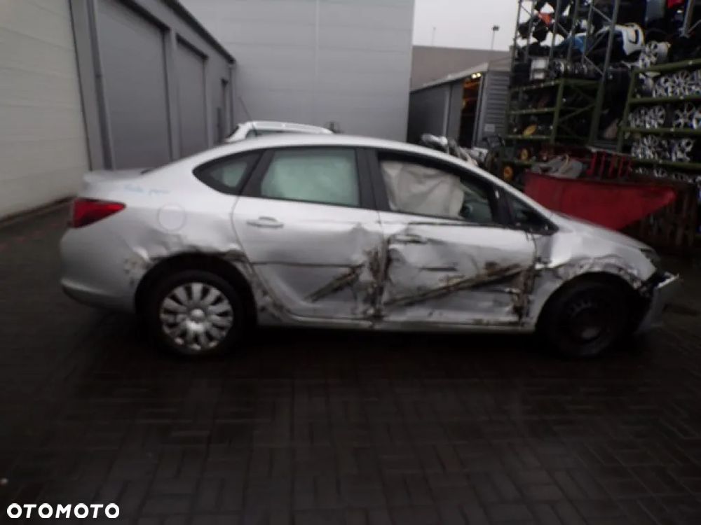 Części - Opel Astra 4 IV J 1.4 T SEDAN LIFT 15R - 3