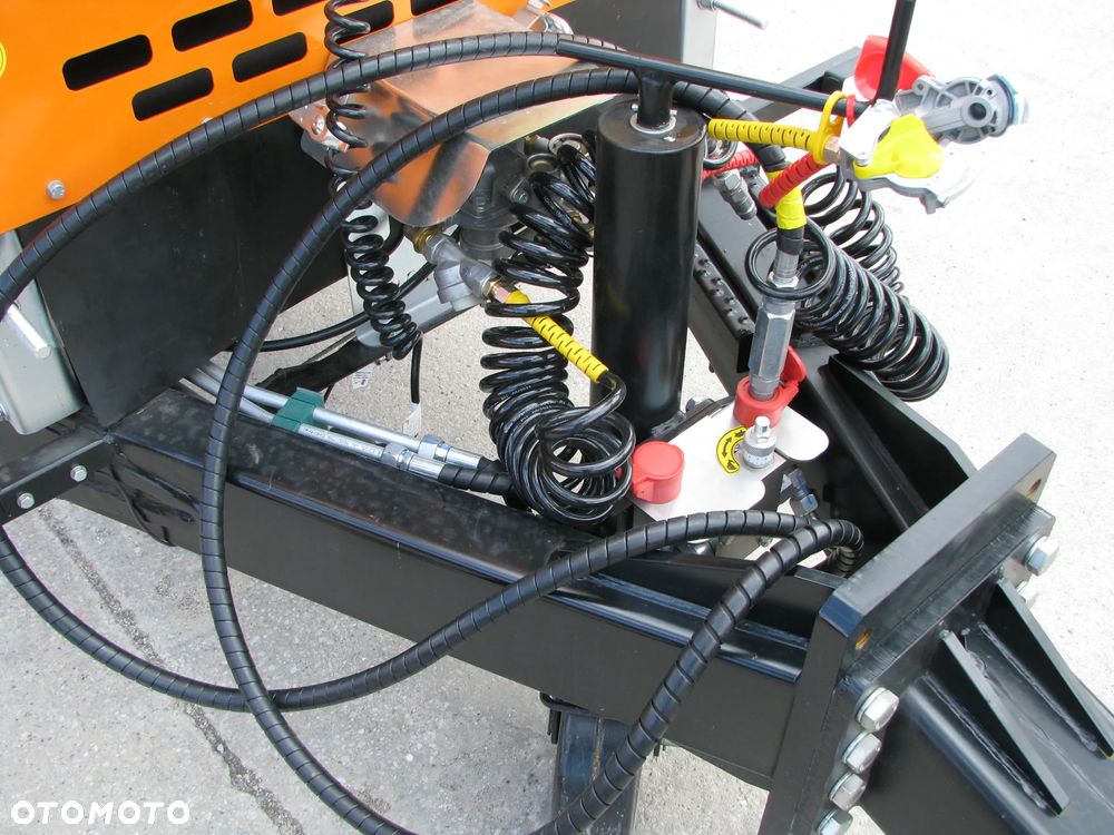 Pronar Posypywarka T-130, T-131, T-132, Piaskarka, Solarka, Rozsiewacz wapna i nawozów RCW, Piaskarka komunalna, solarka rozsiewacz piasku soli KŁOS, Rozsiewacz komunalny N 065 POM Augustów, Pług odśnieżny prosty, łamany, strzałka Ursus, Inter-Tech, Pronar - 8