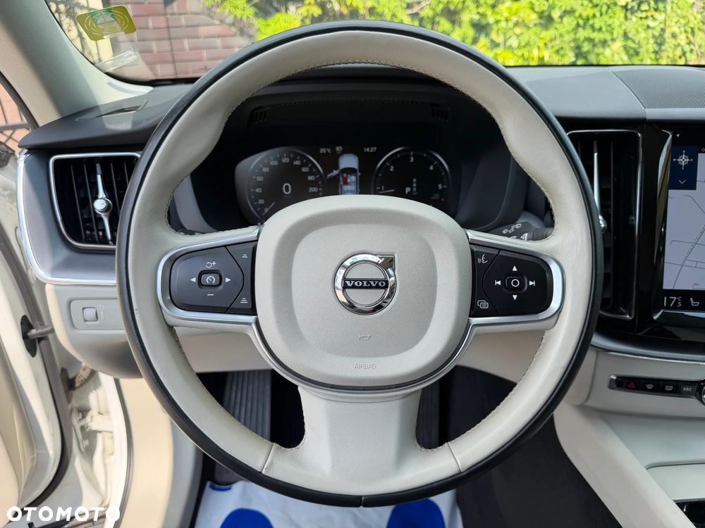 Volvo XC 60 B4 D AWD Momentum Pro - 24