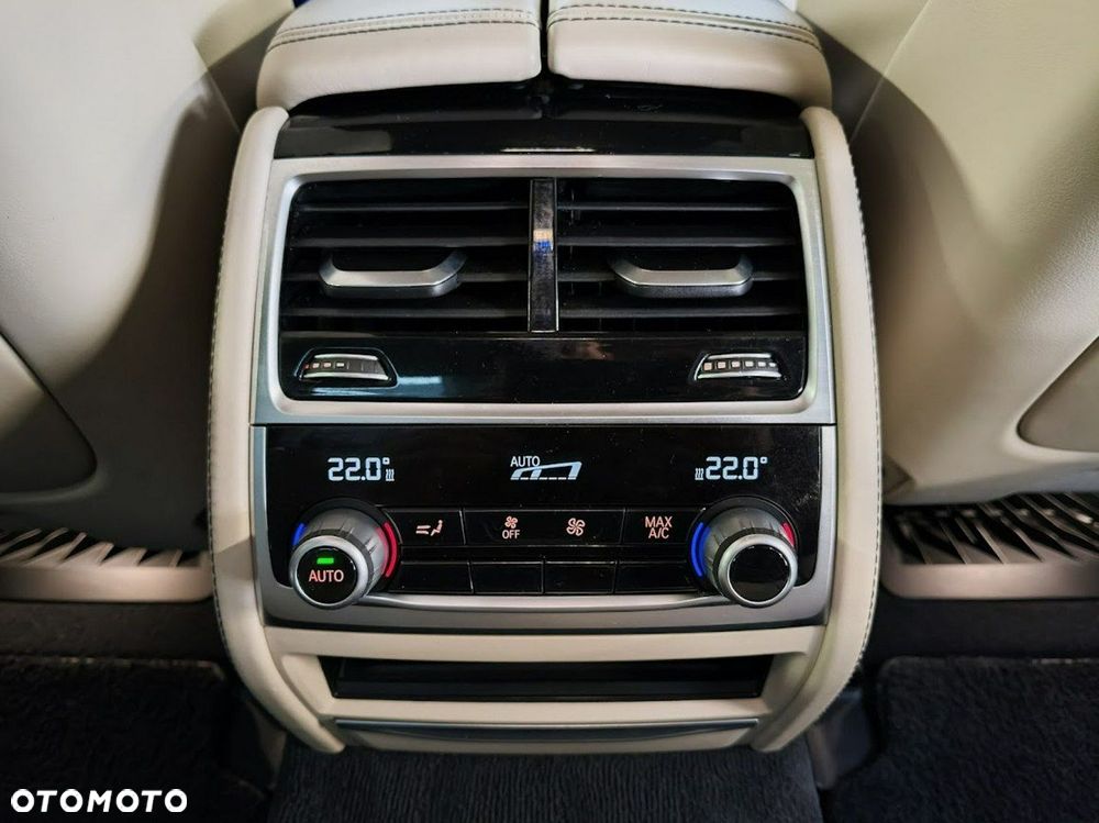BMW Seria 7 - 38
