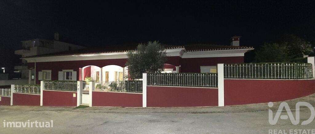 Moradia isolada T6 em Charneca de Caparica e Sobreda de 267,55 m2 - Grande imagem: 3/38