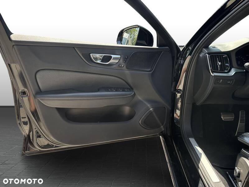 Volvo S60 B4 B R-Design - 11