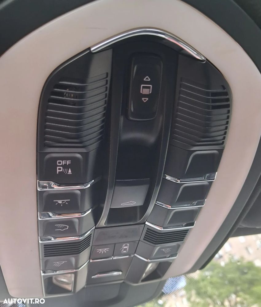 Porsche Cayenne - 23