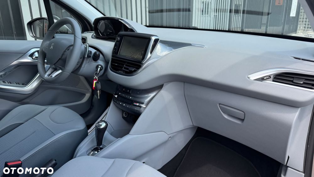 Peugeot 208 - 33