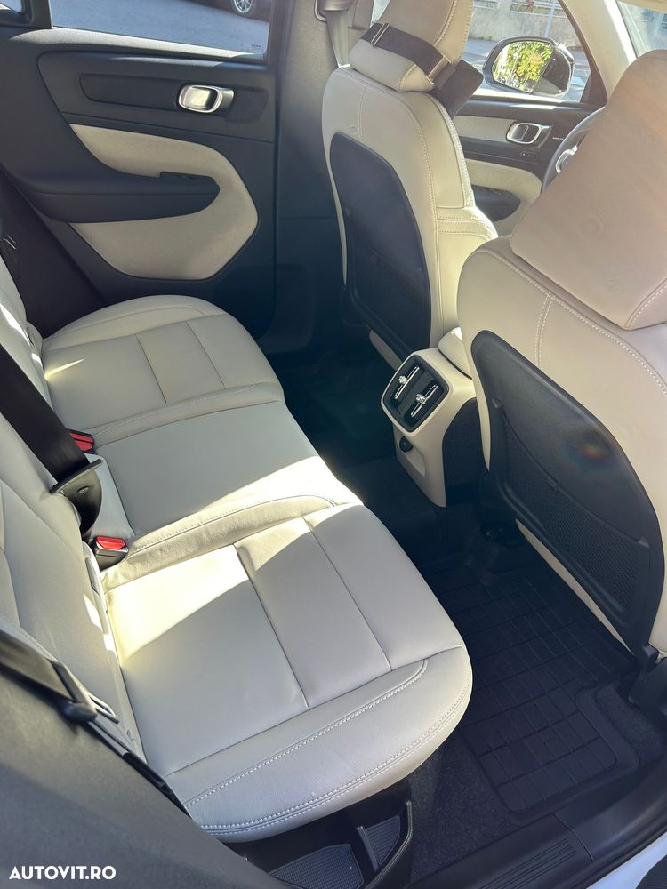 Volvo XC 40 B3 AT FWD MHEV Plus Dark - 15