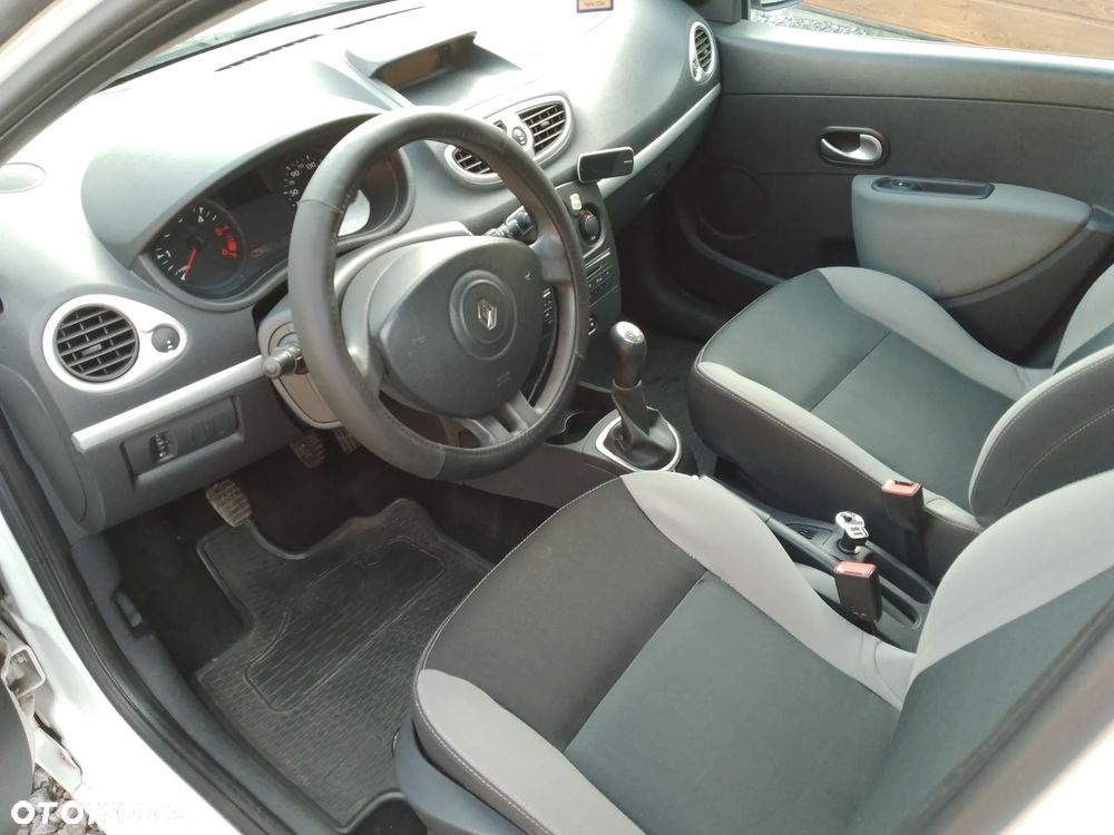 Renault Clio - 9