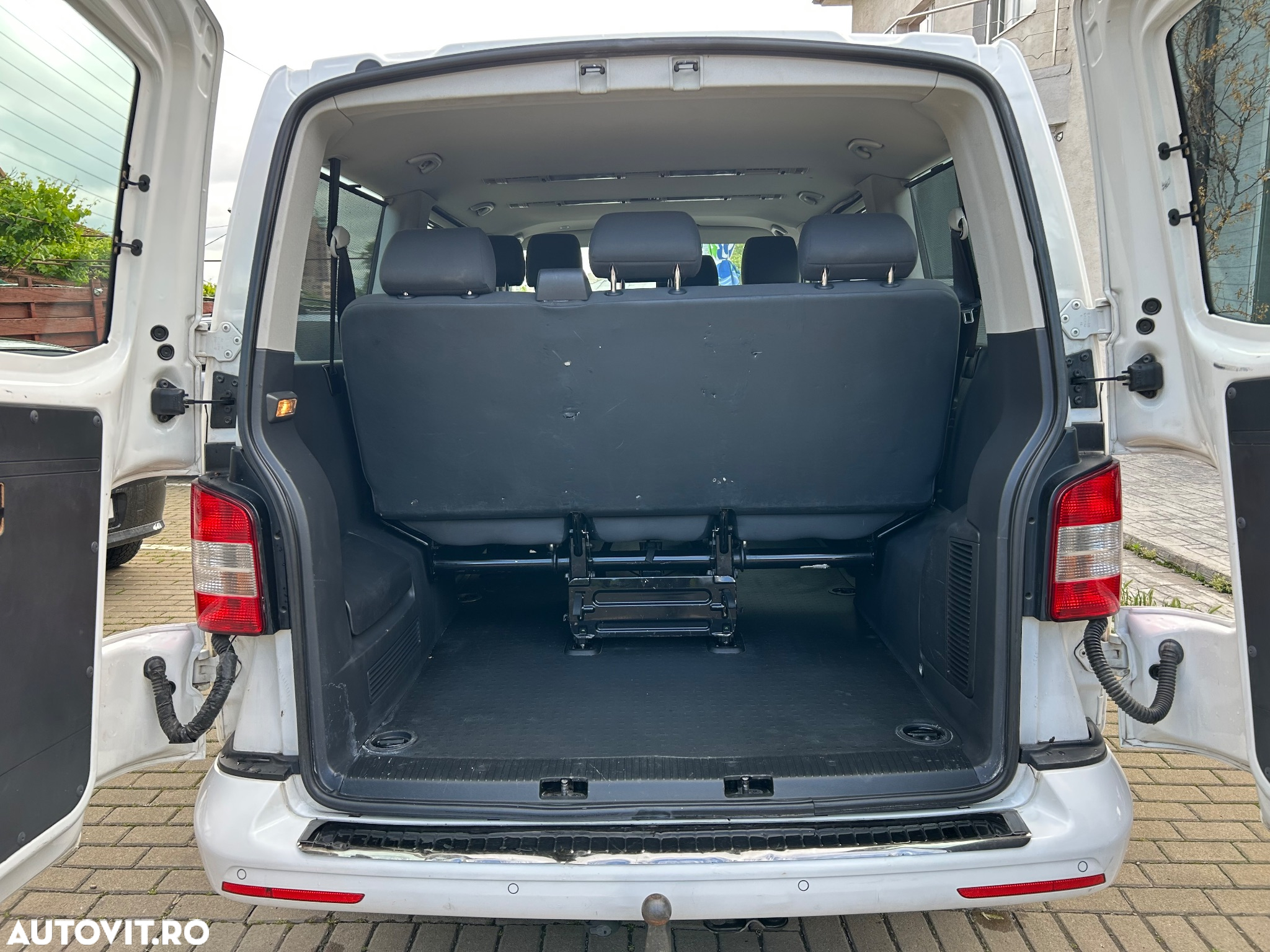 Volkswagen Caravelle - 25