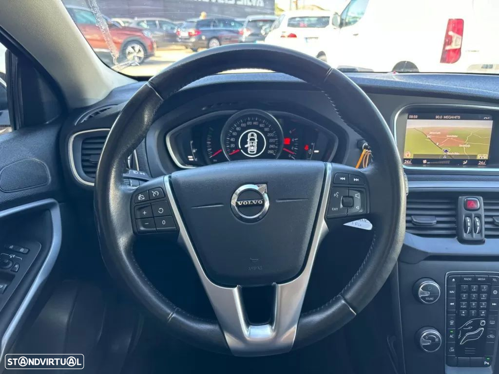 Volvo V40 2.0 D3 Momentum - 17