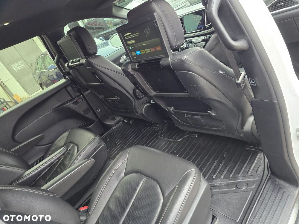 Chrysler Pacifica - 38