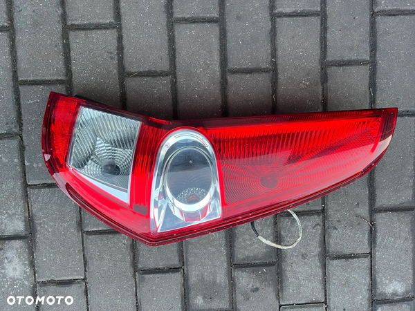 LAMPA LEWY TYŁ TYLNA PRAWA SUZUKI SPLASH 08-14R