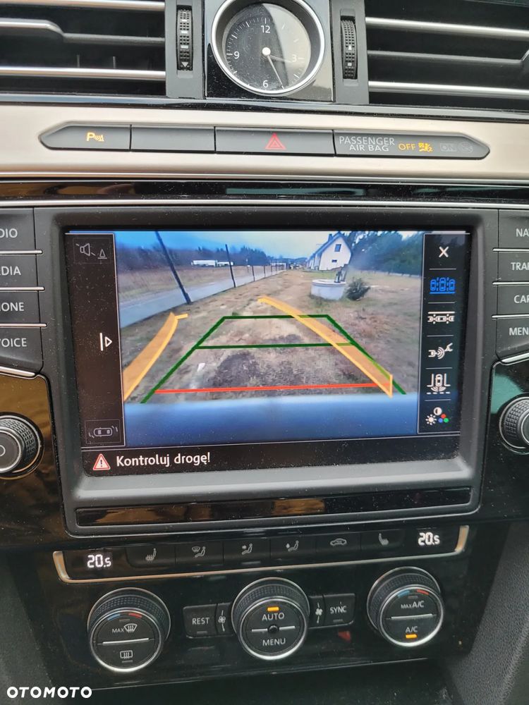 Volkswagen Passat - 11