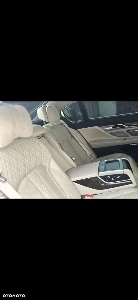 BMW Seria 7 740Le xDrive iPerformance - 23