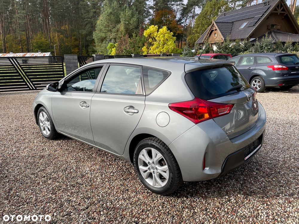 Toyota Auris 2015 photo 2