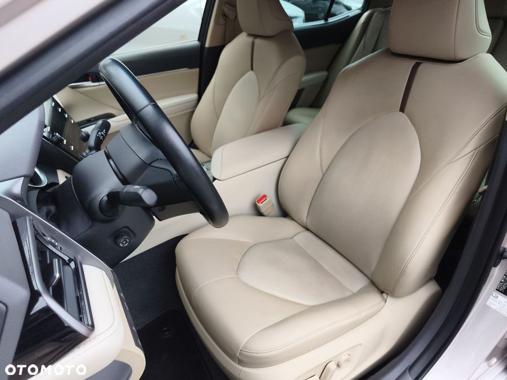 Toyota Camry 2.5 Hybrid Executive CVT - 22