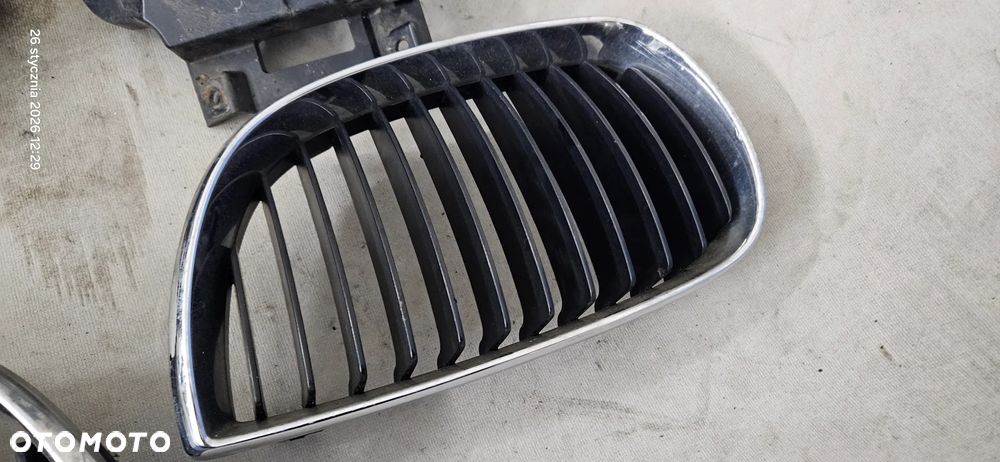 Kratka zderzaka grill nerka halogen lewy prawy ramka BMW seria 1 E87 2005r - 3