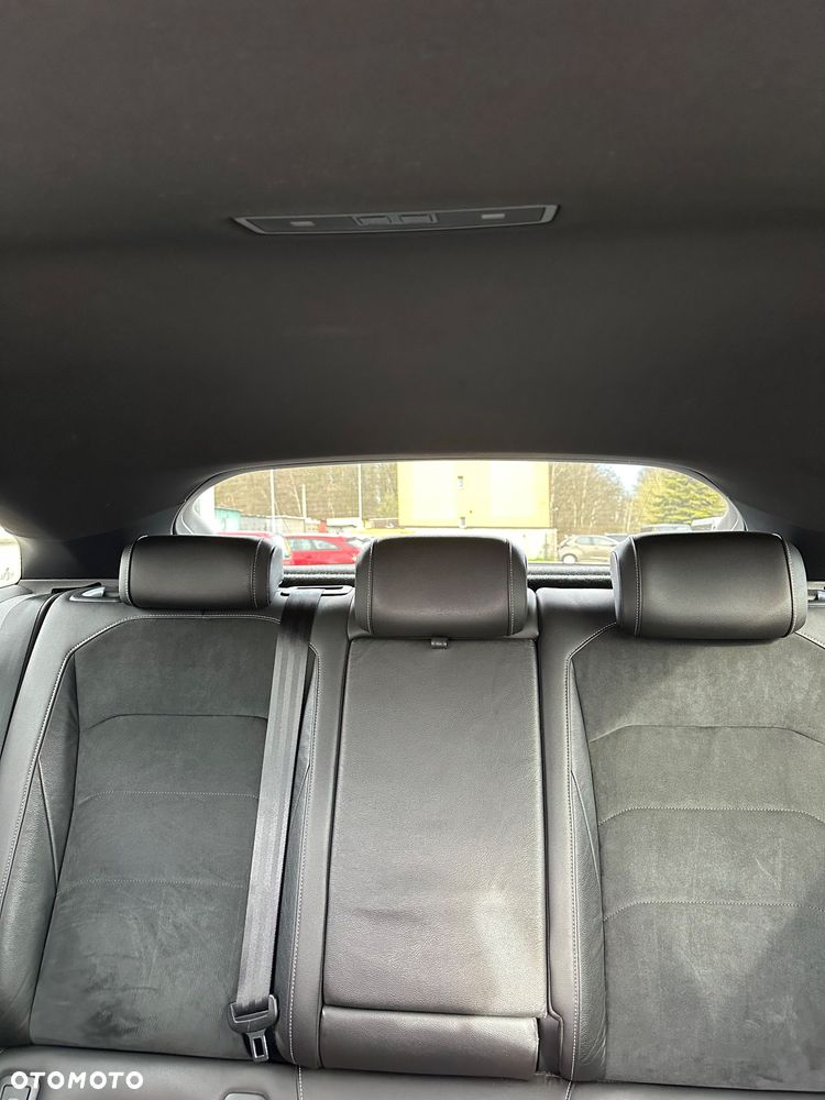 Volkswagen Arteon 2.0 TDI SCR R-Line DSG - 29