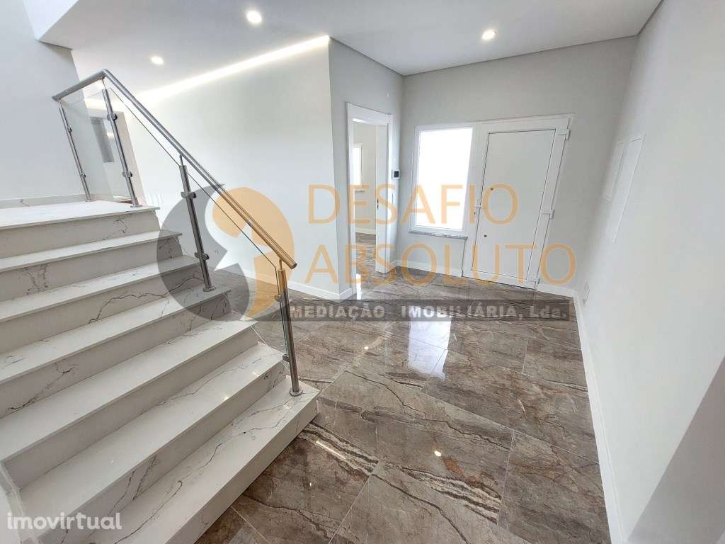 NOVA Moradia Isolada T5 c/ Piscina e Garagem - Azeitão - Grande imagem: 3/41