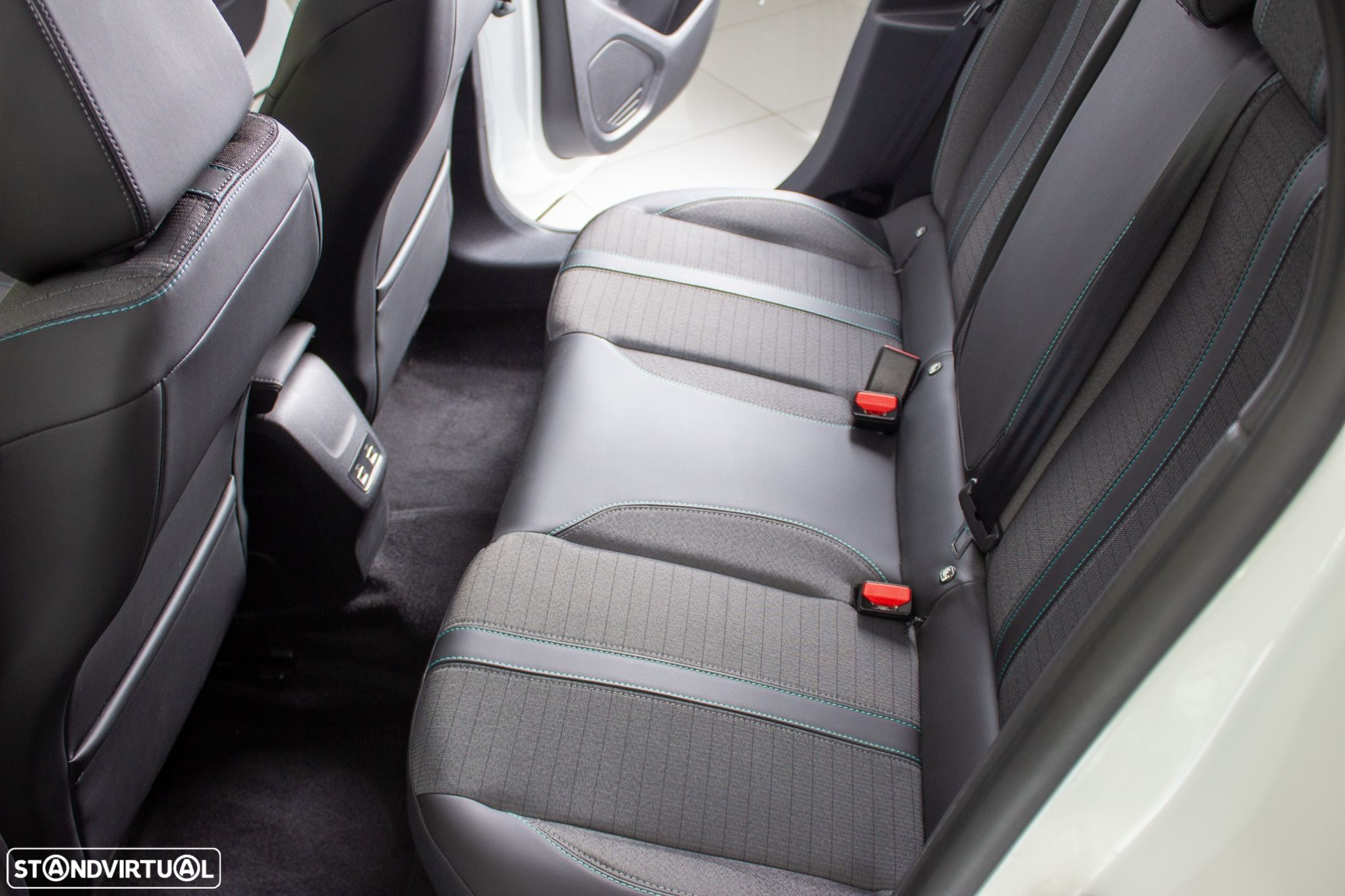 Peugeot e-208 Allure Pack - 10