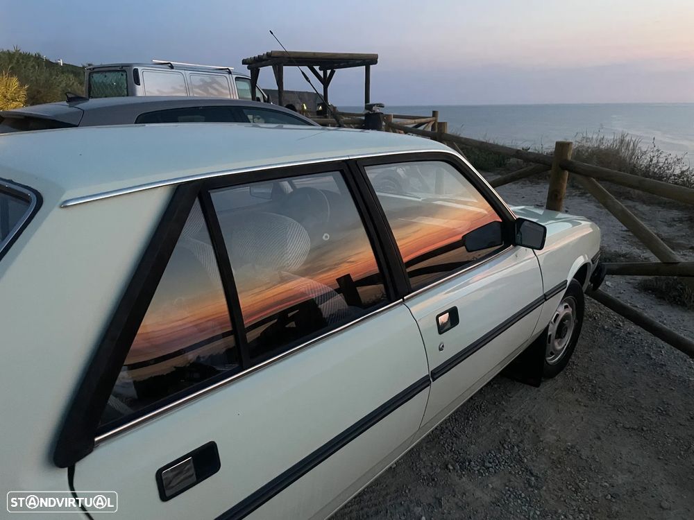 Peugeot 305 - 8