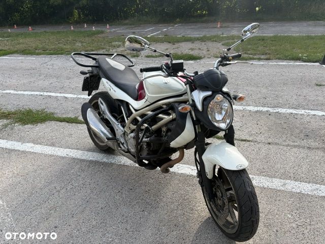 Suzuki Gladius - 5